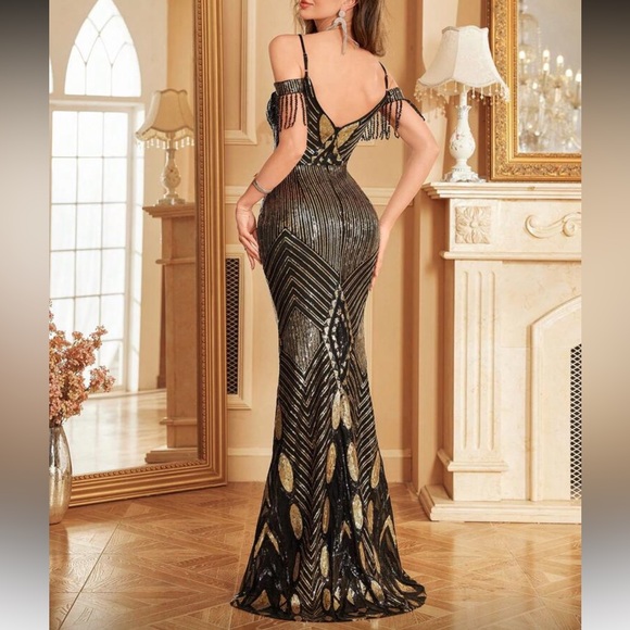 Elegant Black and Gold Evening Gown - Picture 2 of 10